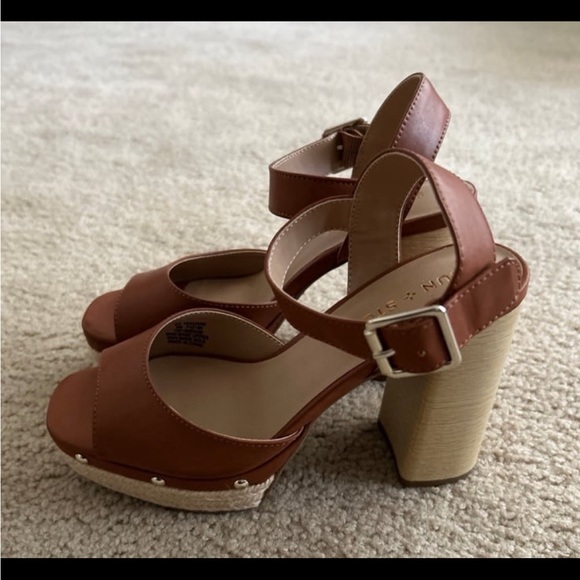 Platform Sandals - Picture 3 of 5